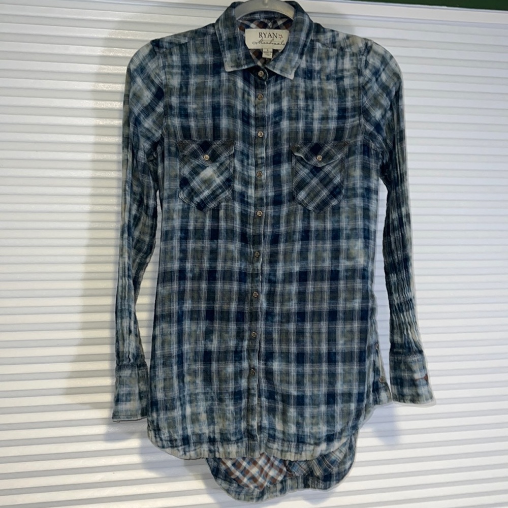 Ryan Michaels Womens Buttondown Shirt